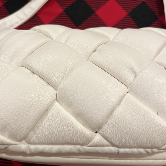 NWOT white crossbody with padded front - Picture 2 of 3
